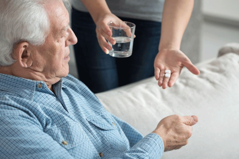 چگونگی رفتار با سالمندانی که داروهایشان را نمیخورند